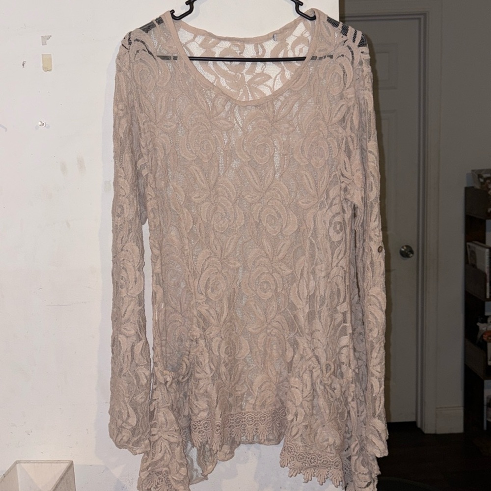 Lace/ see through dress/ cover up type thing
It has pockets!